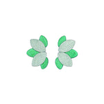Charger l’image dans la galerie Boucles d’oreilles en cuir fait main en forme de fleur, vert, artisanat français.