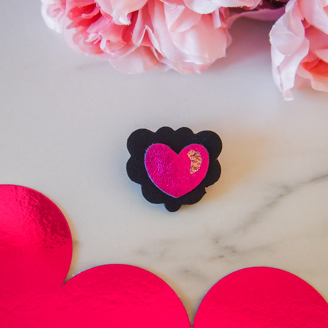 Pin's en cuir Coeur sacré