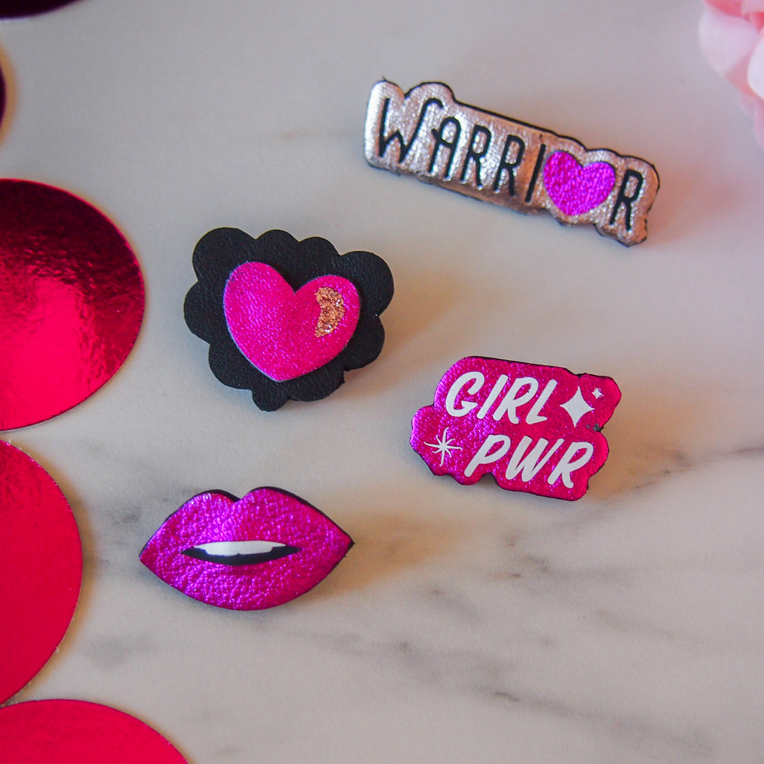 Pin's en cuir Girlpower
