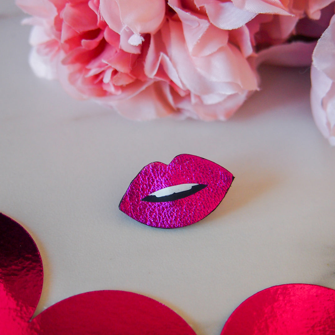 Pin's en cuir Bouche