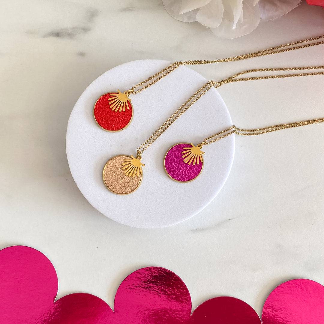 collier en cuir palme doré fait main - Nîmes - Manali rose, rouge, ambre