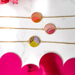 Charger l’image dans la galerie Bracelets en cuir pailleté doré, multicolore, avec motif. fait main. Artisanat. Marqueterie, violet, jaune, doré, orange,rose
