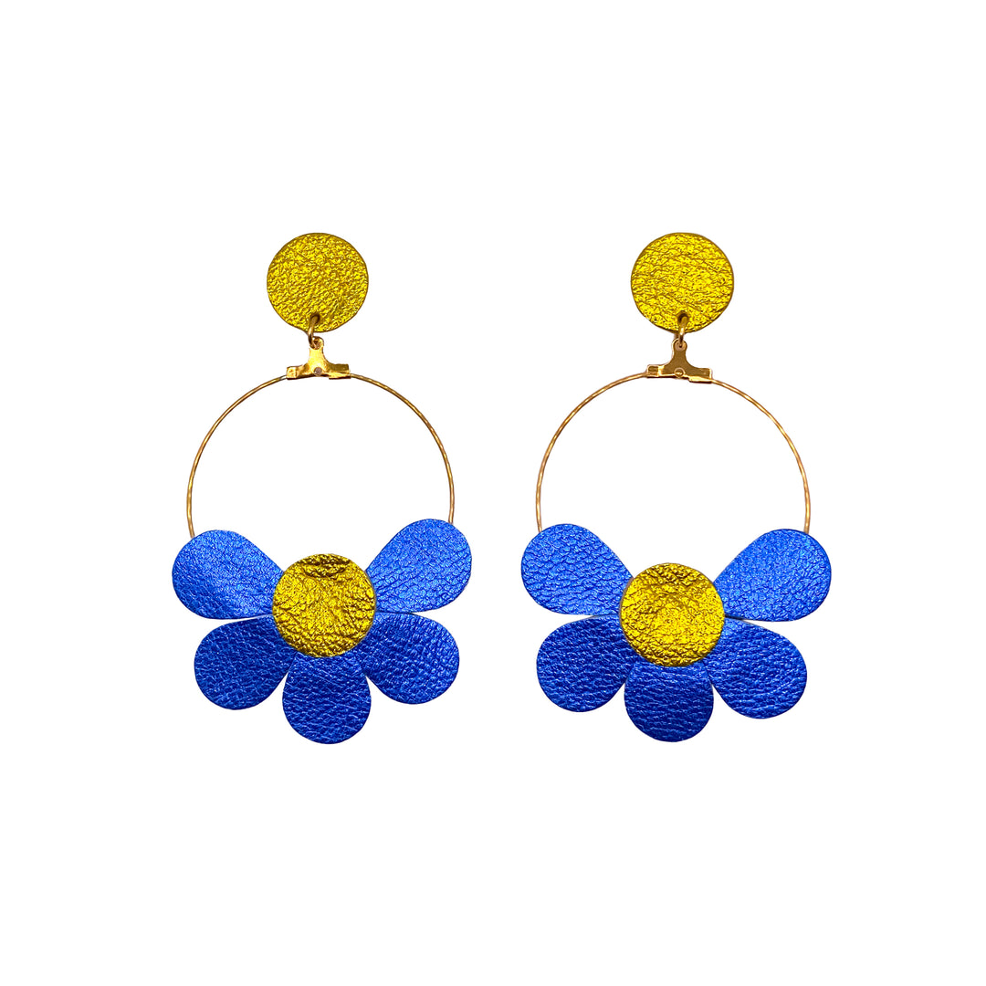 Boucles d’oreilles en cuir fait main en forme marguerite fleurs, bleu, jaune, artisanat français.