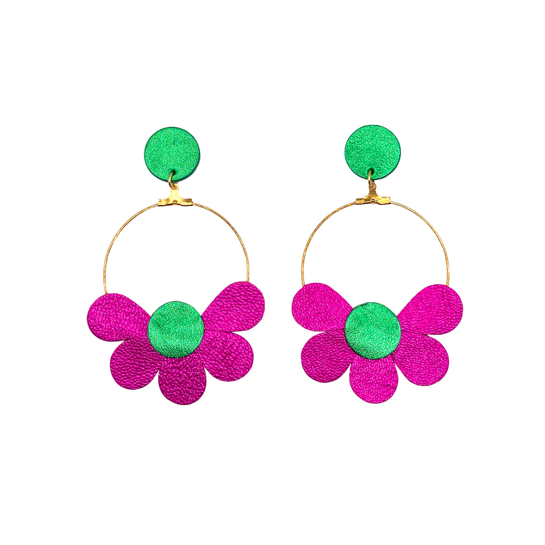 Boucles d’oreilles en cuir fait main en forme marguerite fleurs, rose, vert, artisanat français.
