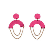 Boucles d’oreilles en cuir fait main en  forme de demi-lune ronde cuir bordeaux, et chaîne doré artisanat français.