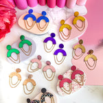 Charger l’image dans la galerie Boucles d’oreilles en cuir fait main en  forme de demi-lune ronde cuir multicolore, et chaîne doré artisanat français. Manali


