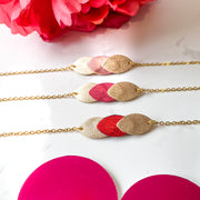 Bracelets en cuir pailleté doré, multicolore, fait main. Artisanat. rose, ambre, bordeaux