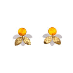 Charger l’image dans la galerie Boucles d’oreilles en cuir fait main en forme petite fleur, orange, blanc, doré texturé serpent, artisanat français.

