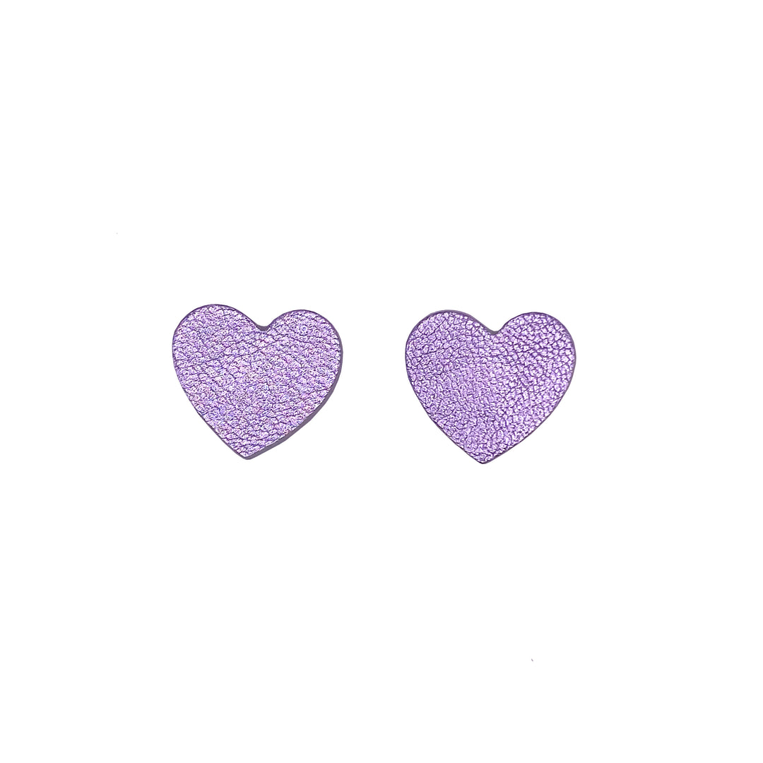 Boucles d’oreilles en cuir fait main en forme de coeur, violet, artisanat français.