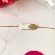 Bracelets en cuir pailleté doré, multicolore, fait main. Artisanat. blanc et doré