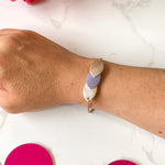 Charger l’image dans la galerie Bracelets en cuir pailleté doré de qualité, doré et lilas. Fait main à Nîmes, artisanat français.
