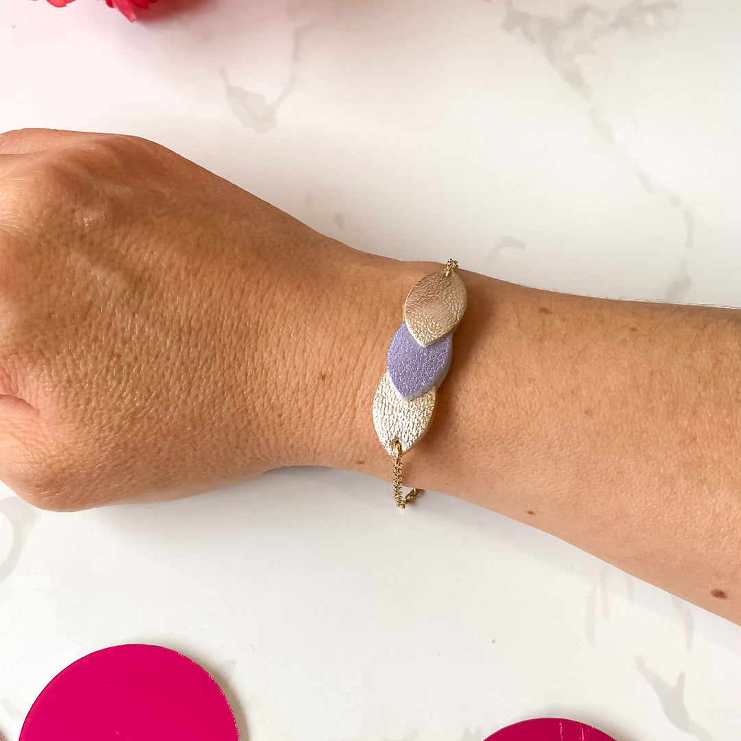 Bracelets en cuir pailleté doré de qualité, doré et lilas. Fait main à Nîmes, artisanat français.