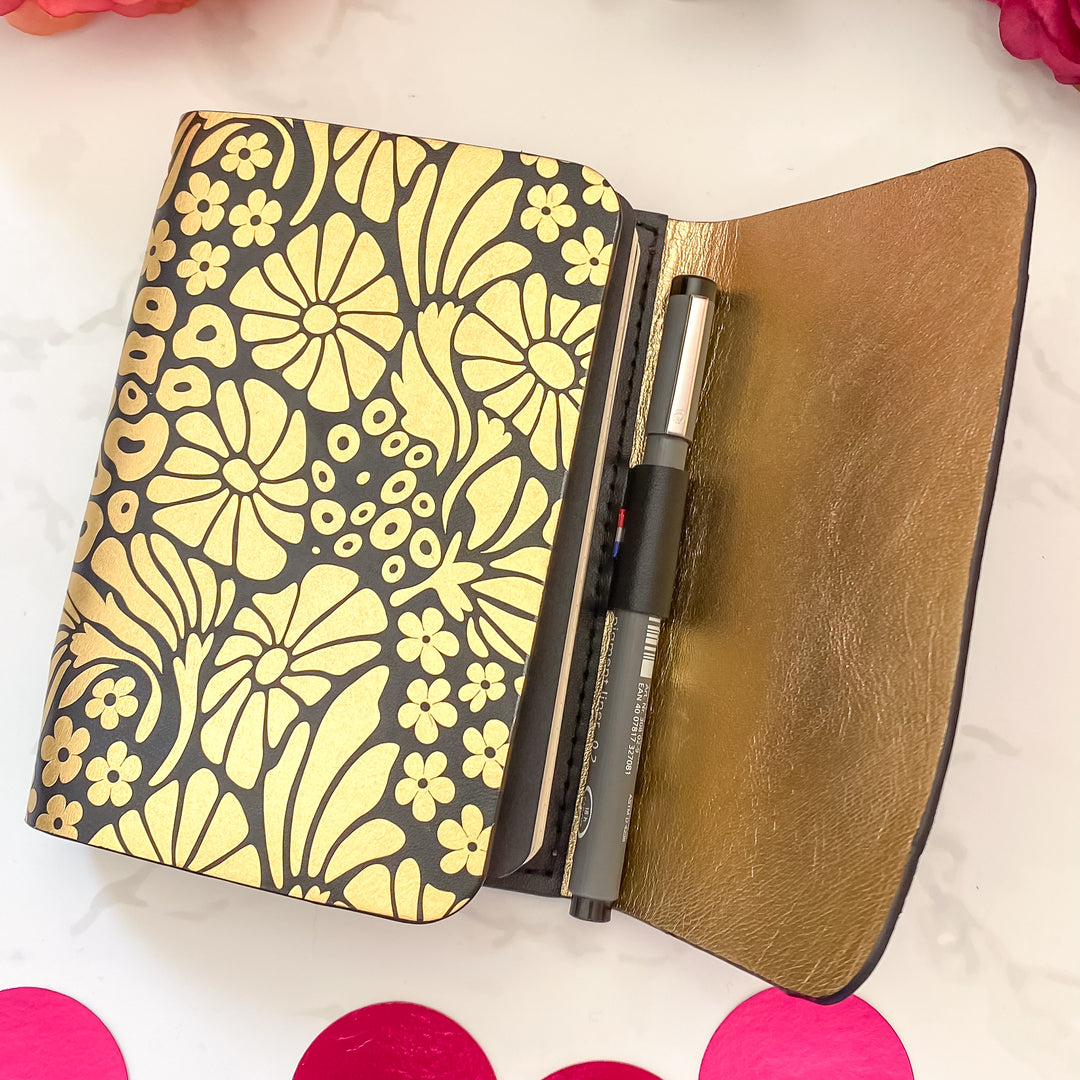 Carnet en cuir rechargeable • noir motif fleur doré