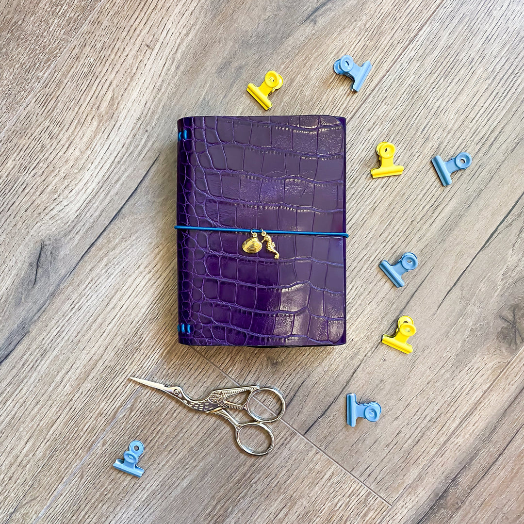 Carnet en cuir rechargeable • croco violet
