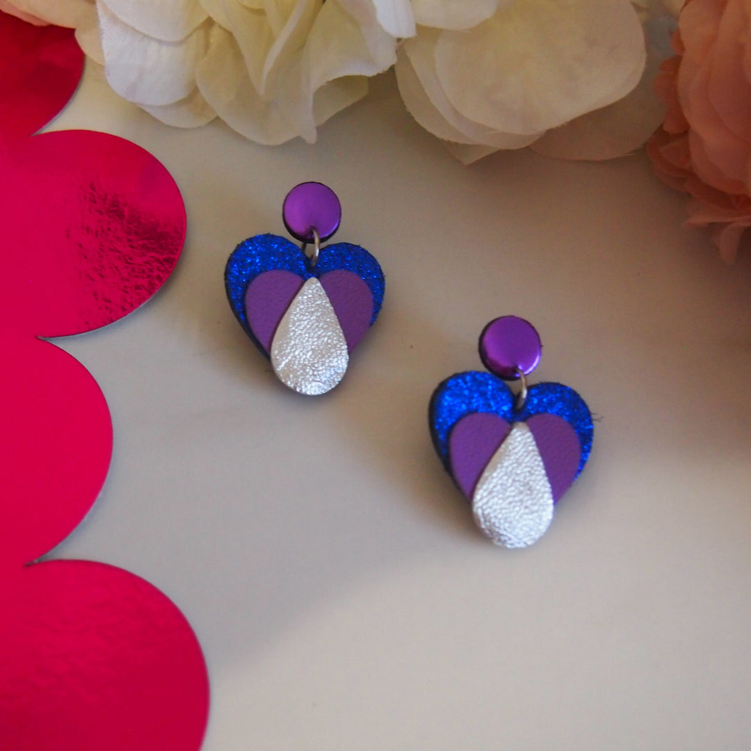 Boucles d'oreilles en cuir coeur pétales bleu & violet