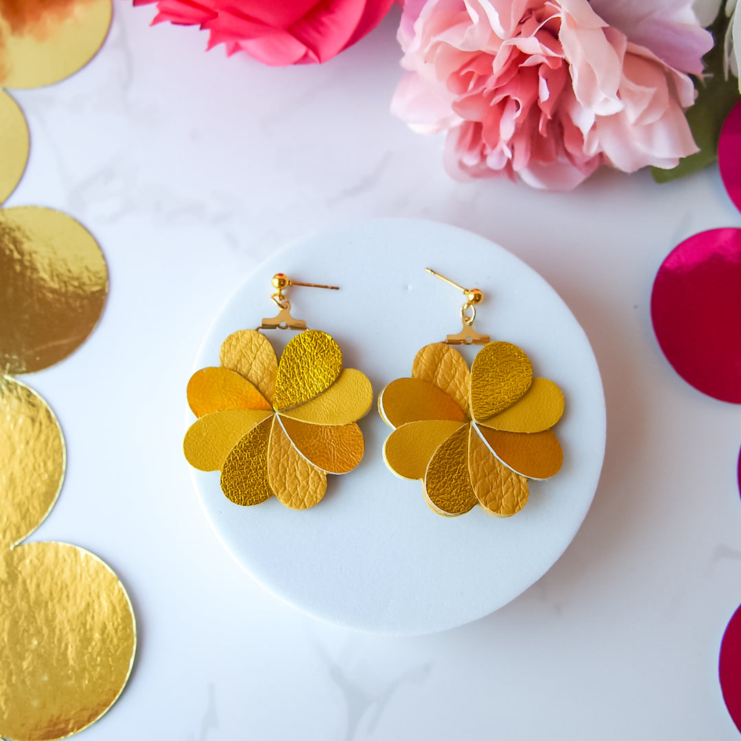 Boucles d’oreilles en cuir créoles pétales 8 coloris