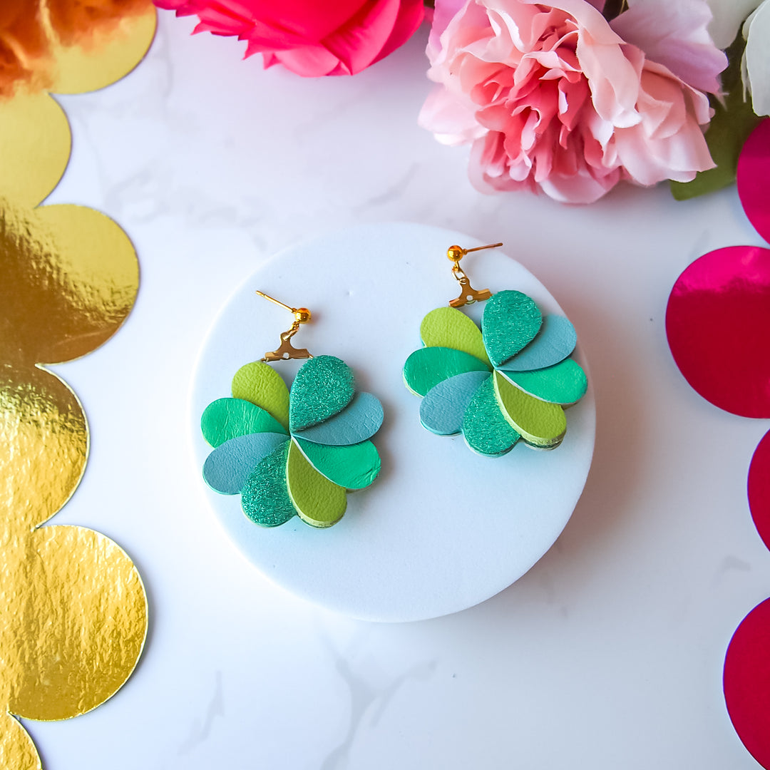 Boucles d’oreilles en cuir créoles pétales 8 coloris