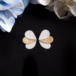 Charger l’image dans la galerie Puces d&#39;oreilles papillon blanc &amp; doré