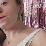 Charger et lire la vidéo dans la galerie, Boucles d&#39;oreilles Pétales en cuir 5 coloris
