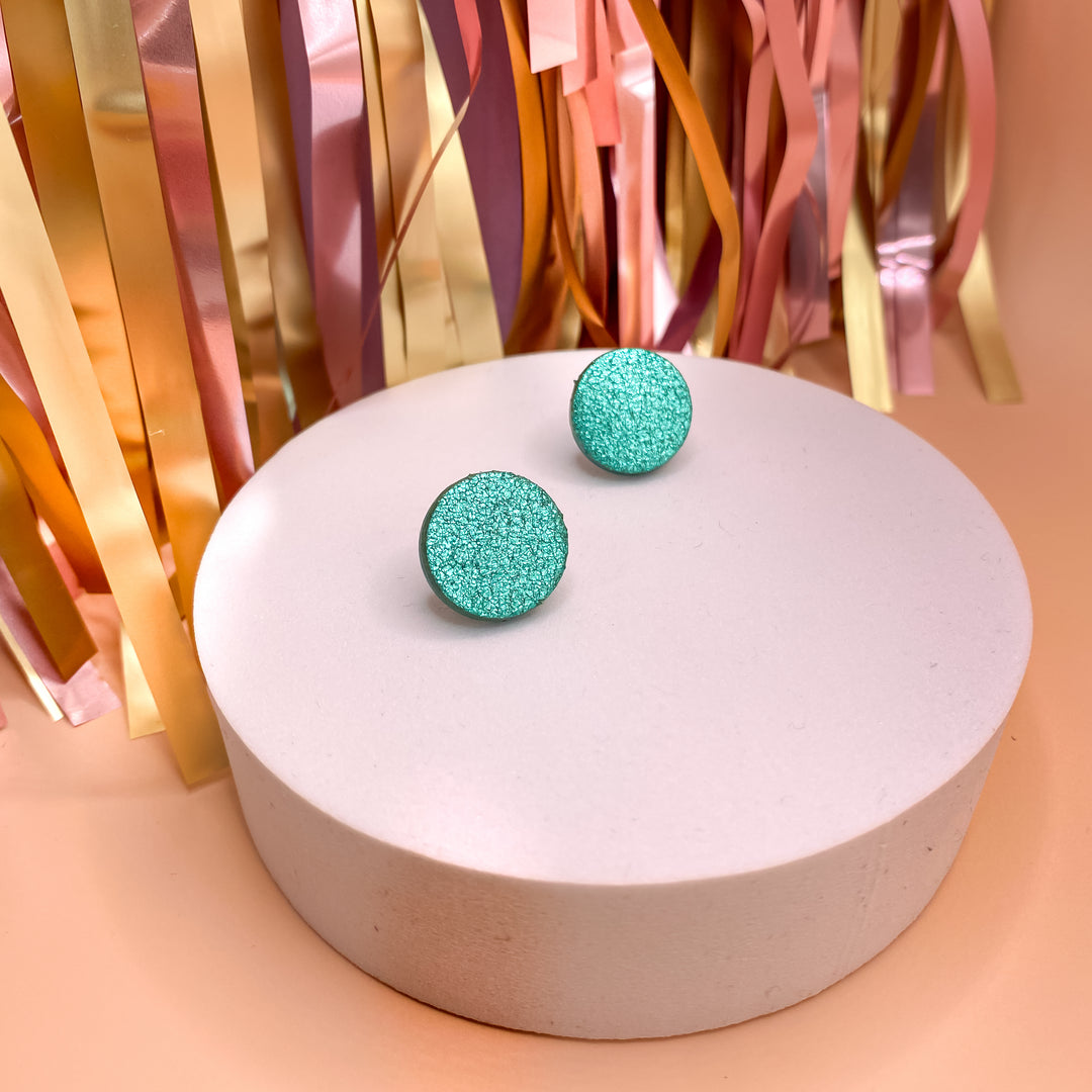 Puces d'oreilles en cuir turquoise pailletées